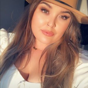 Meet your Posher, Angelica